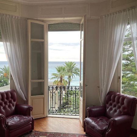 Regina Sur La Plage Menton Luaran gambar