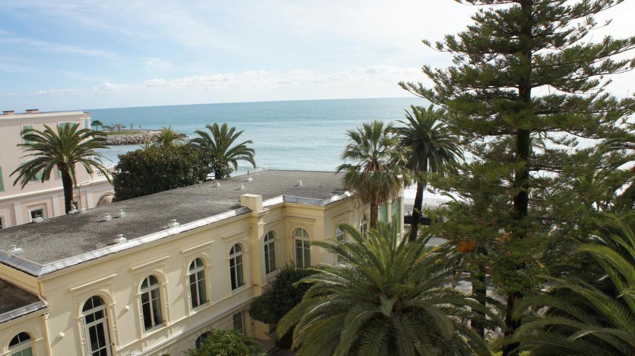 Regina Sur La Plage Menton Luaran gambar